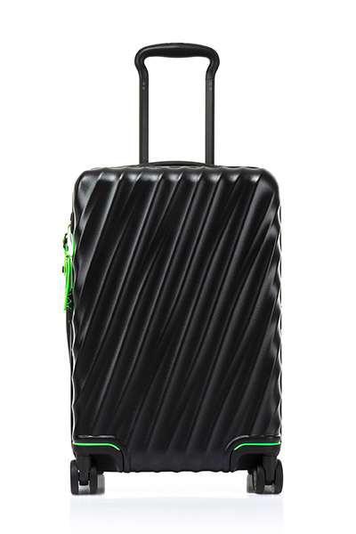 اقتن حقيبة مستوحاة من الرياضات الإلكترونية من TUMI و Razer